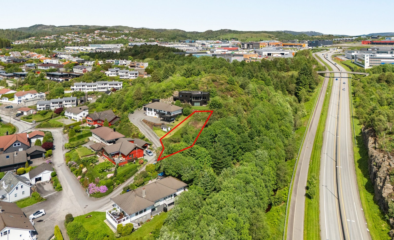 Tomtegrensene er ment for å være veiledende og kan avvike fra virkeligheten