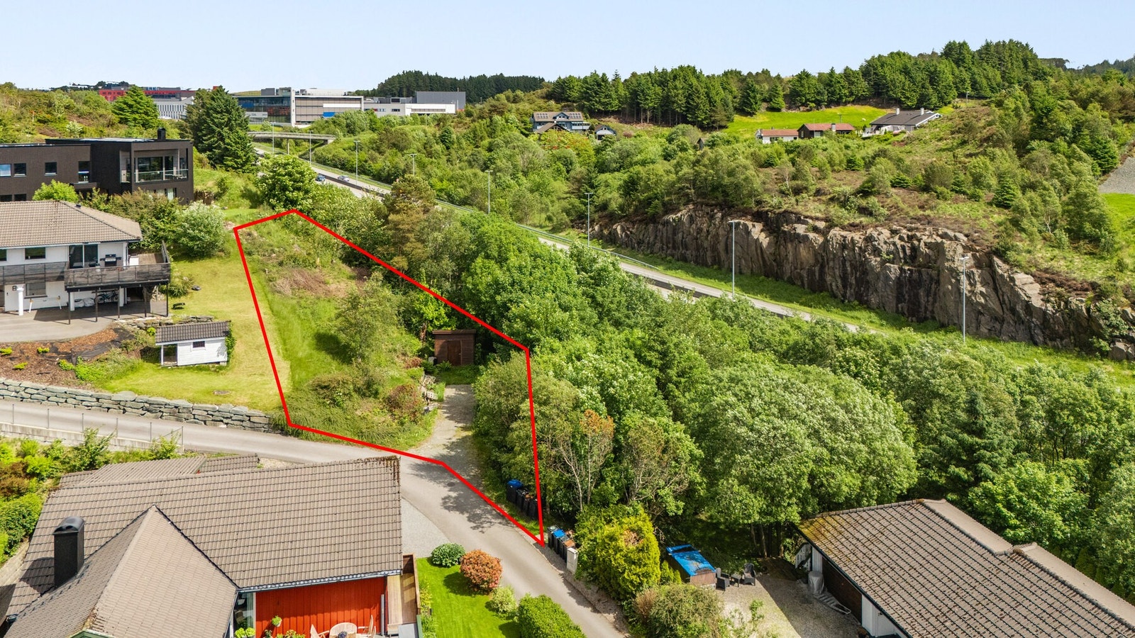 Tomtegrensene er ment for å være veiledende og kan avvike fra virkeligheten
