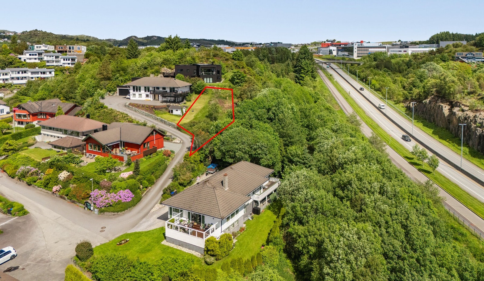 Tomtegrensene er ment for å være veiledende og kan avvike fra virkeligheten