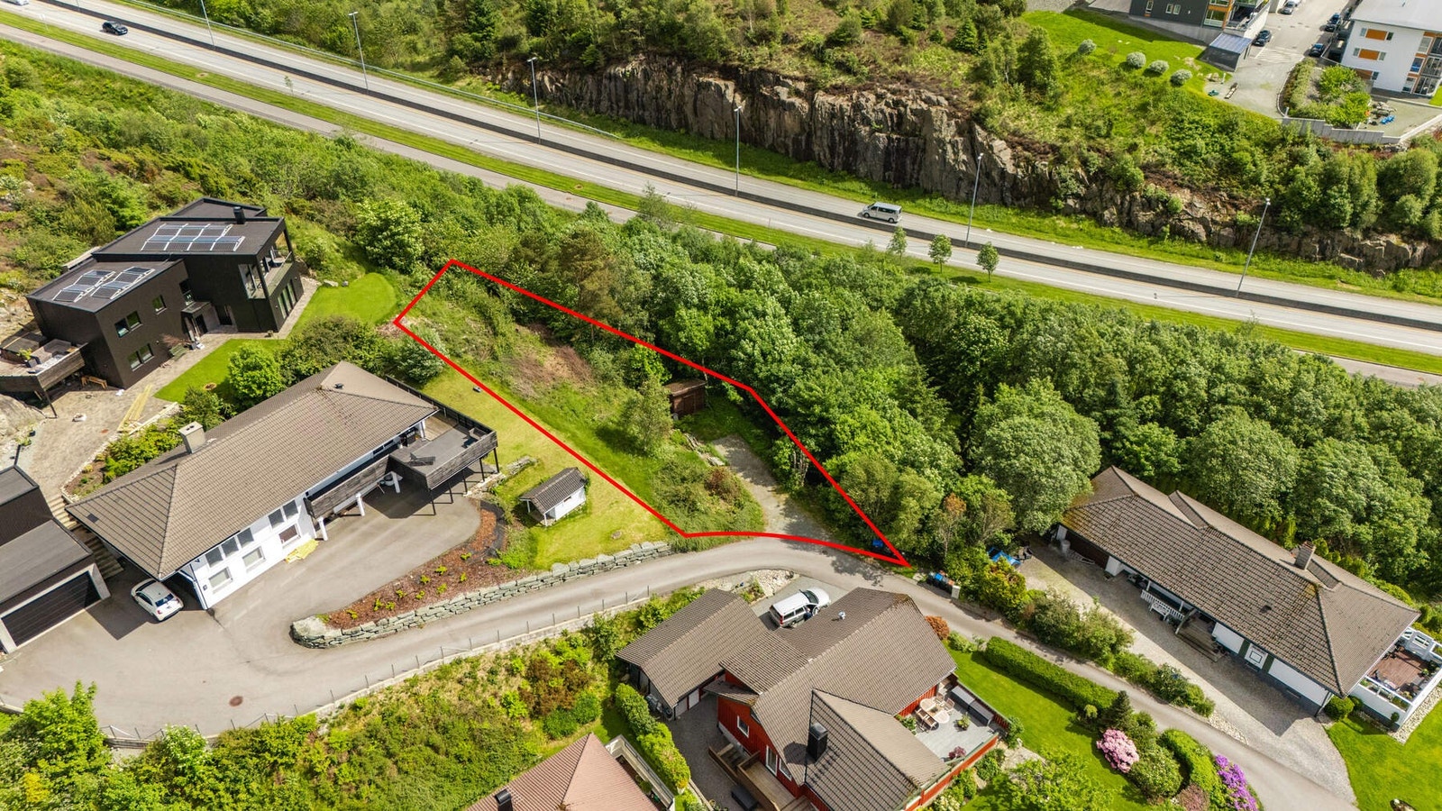 Tomtegrensene er ment for å være veiledende og kan avvike fra virkeligheten