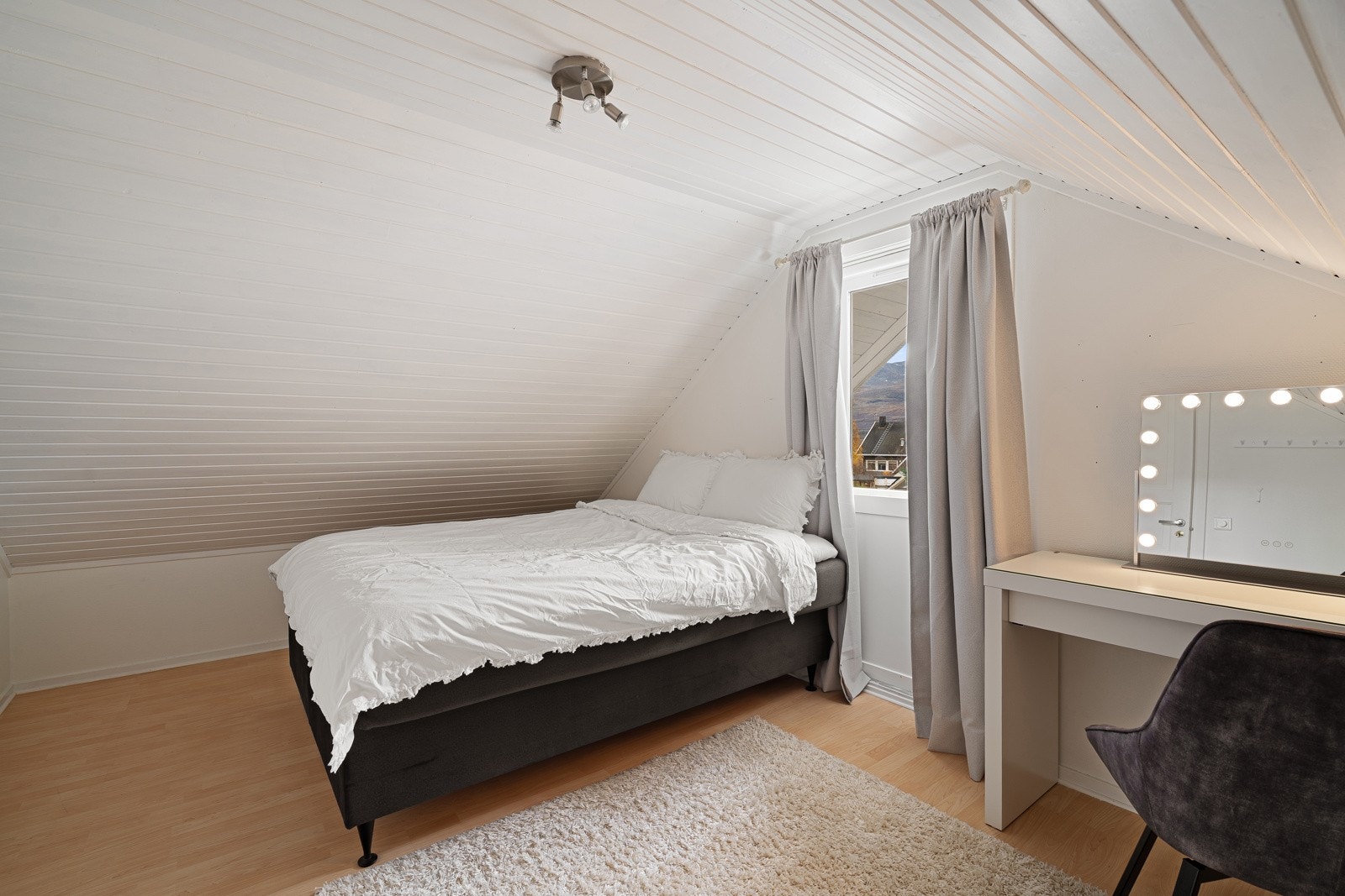 Dispinibelt rom på loft