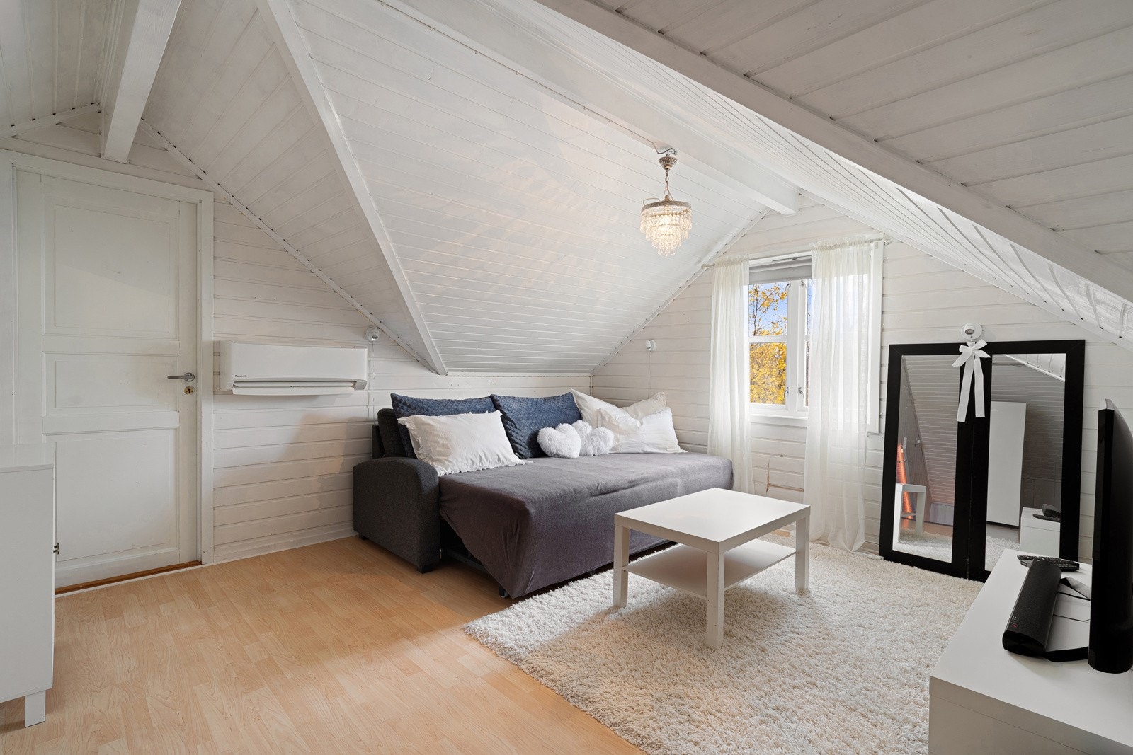 Dispinibelt rom på loft