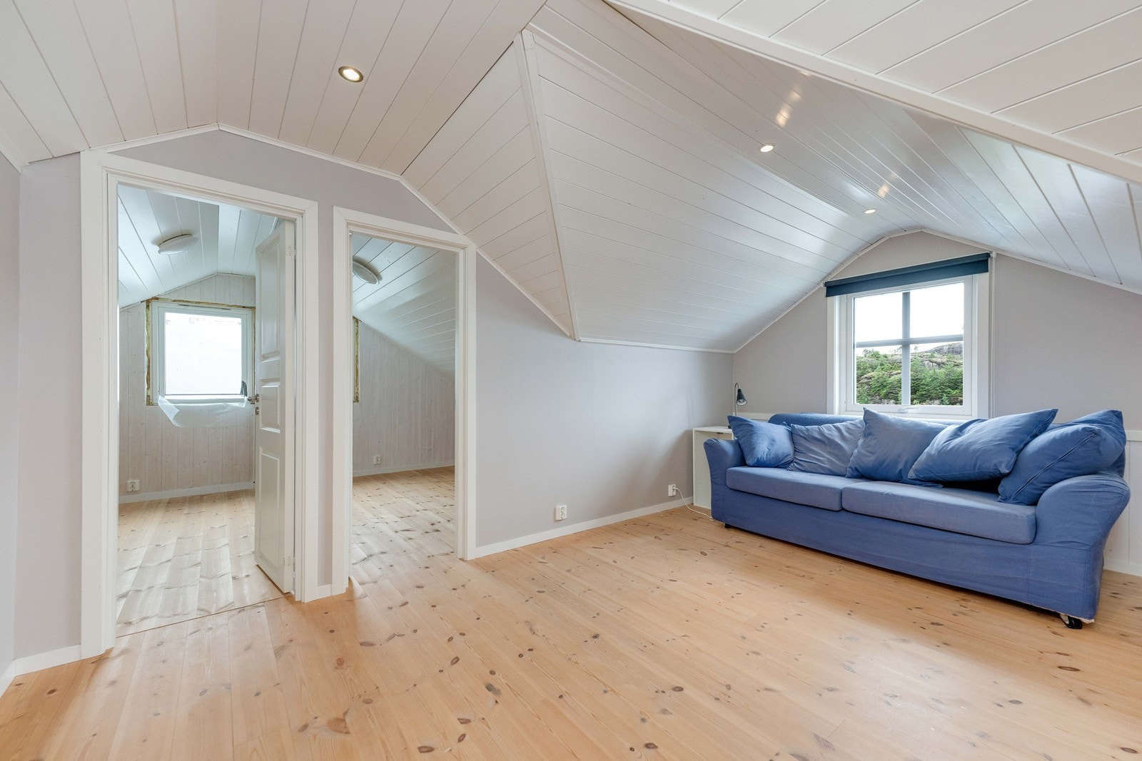 Loftstue på ca. 12 m² - et fint supplement til hovedstuen i etasjen under Galleribilde
