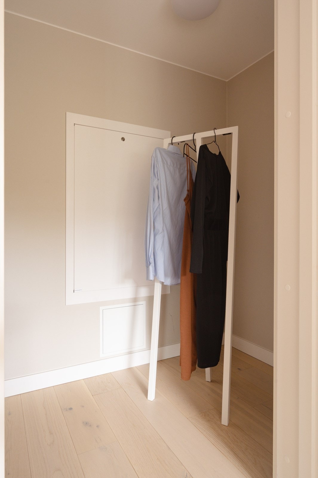 Boden gir svært gode oppbevaringsmuligheter og kan også innredes som en romslig walk-in-garderobe etter eget ønske. Galleribilde