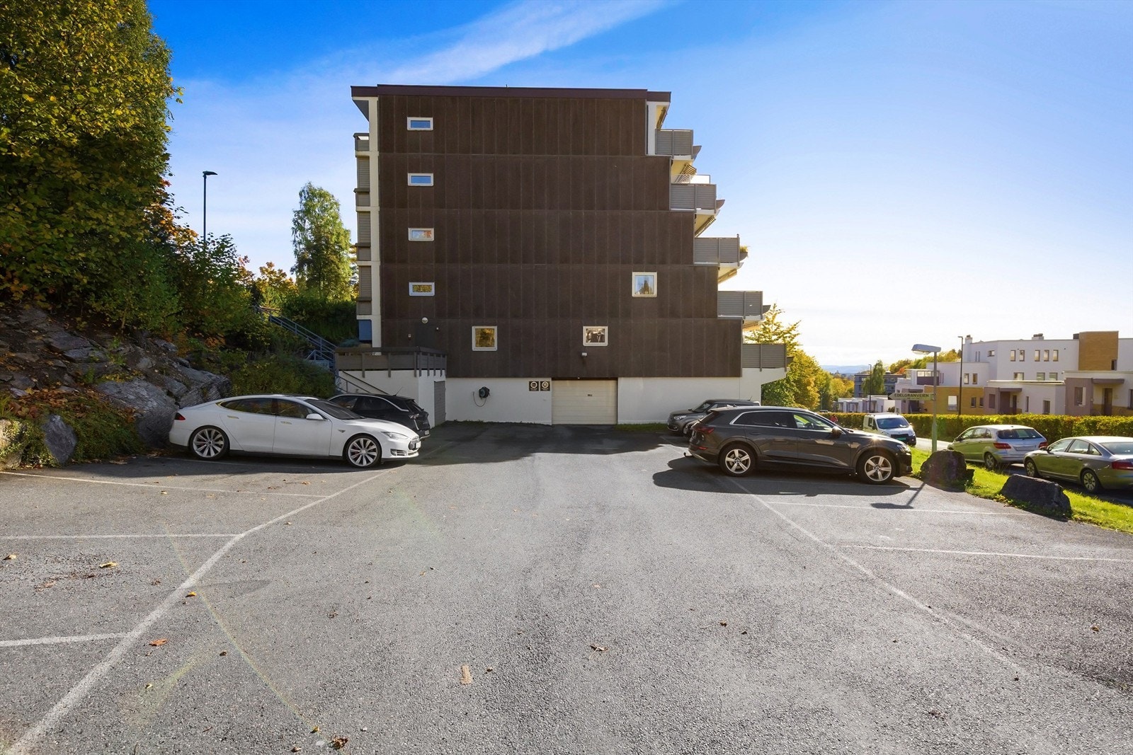 Parkeringsplass i felles garasjeanlegg Galleribilde