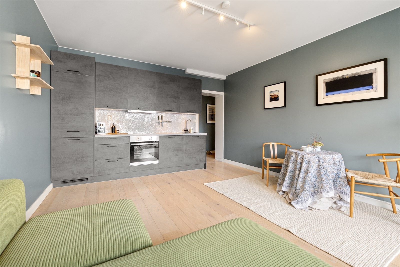 Leiligheten har en flott enstavs parkett. Galleribilde