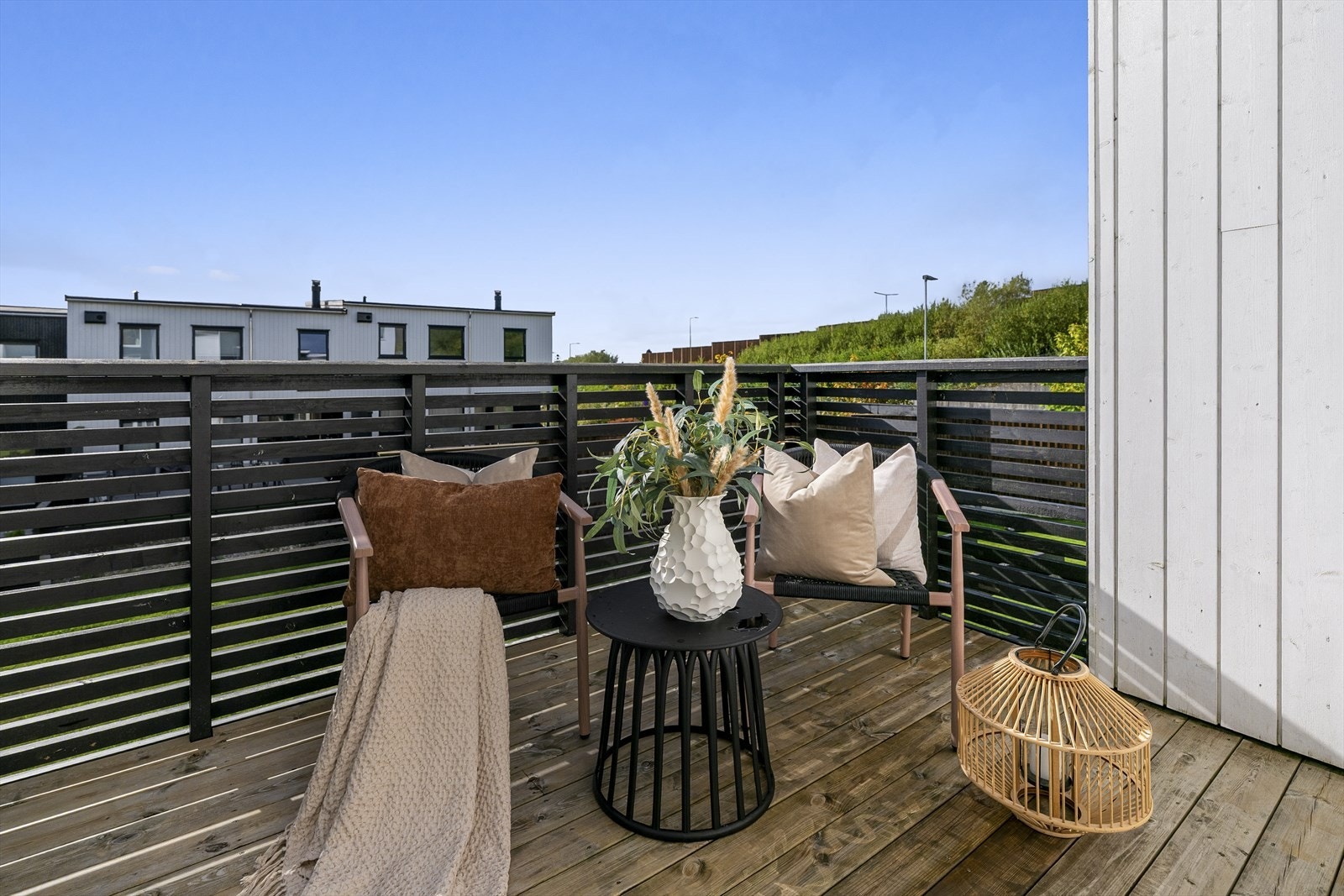 Fra hovedsoverommmet i 1. etasje har man utgang til en herlig veranda på 8 m². Galleribilde