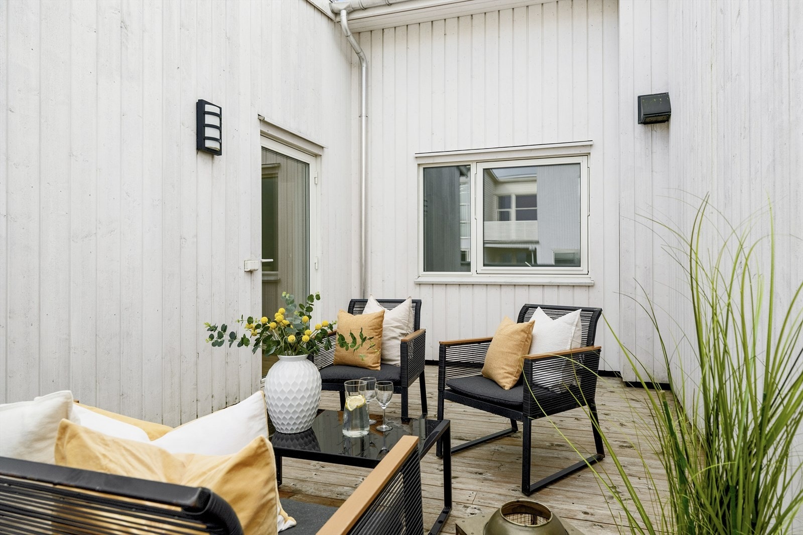 God plass til å innrede med utemøbler. Galleribilde