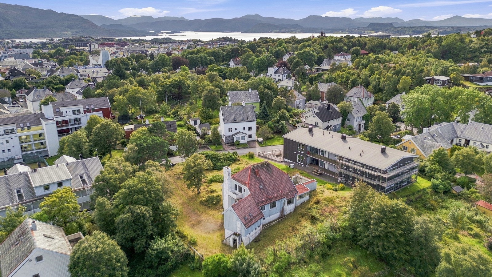 Dronebilde tatt fra nordøst Galleribilde