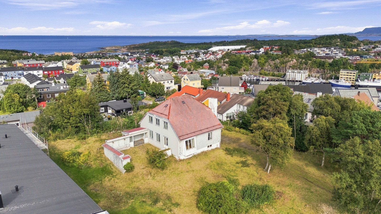 Aktiv Eiendomsmegling v/ Erik Ulseth ønsker velkommen til Lofotgata 7! Foto: André Tomas Ormset-Paredes Galleribilde