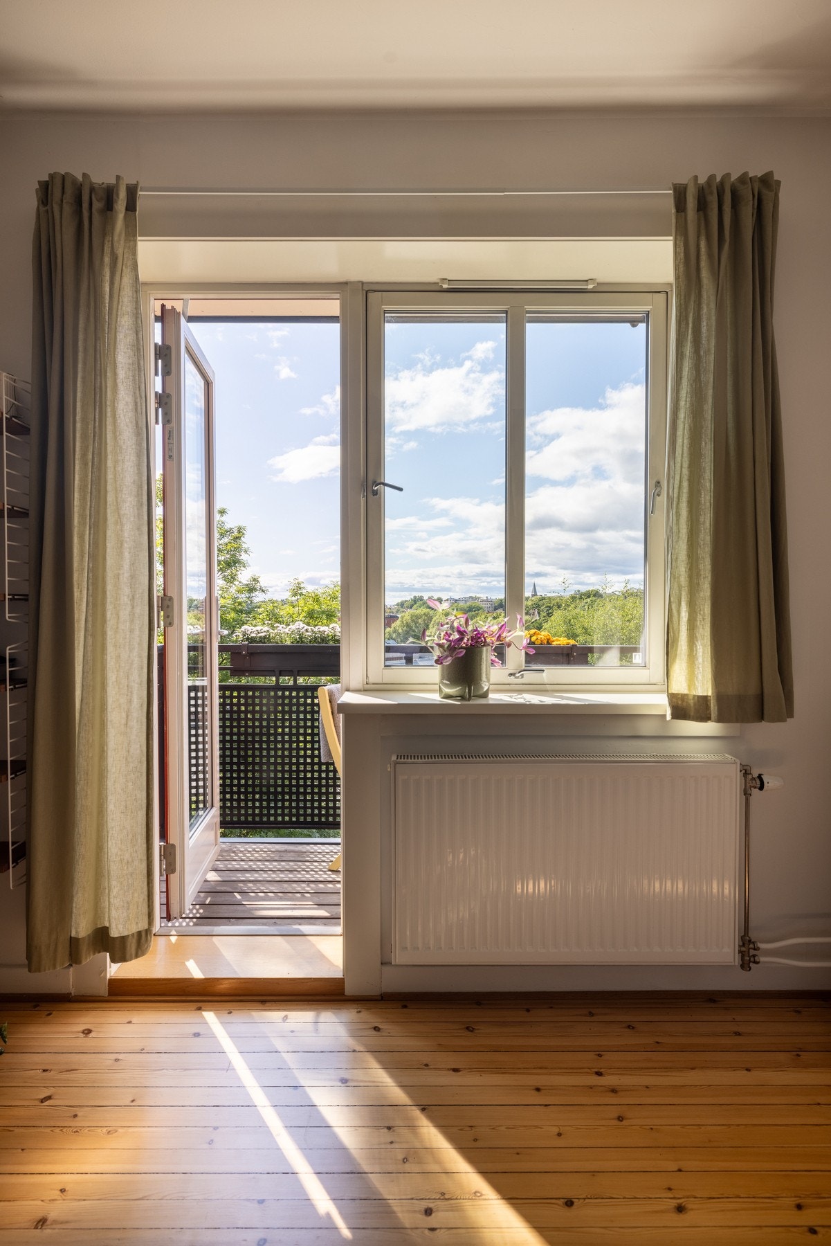 Legg merke til de vakre originale tregulvene og de pene overflatene. Galleribilde