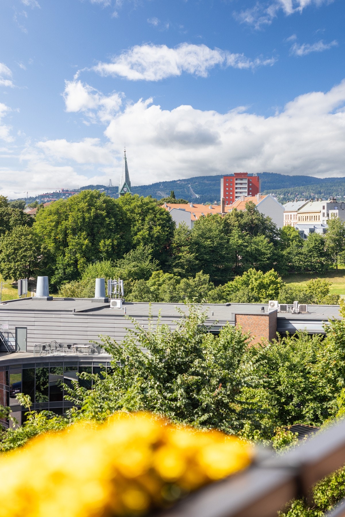 Du kan se helt opp til Holmenkollen. Galleribilde