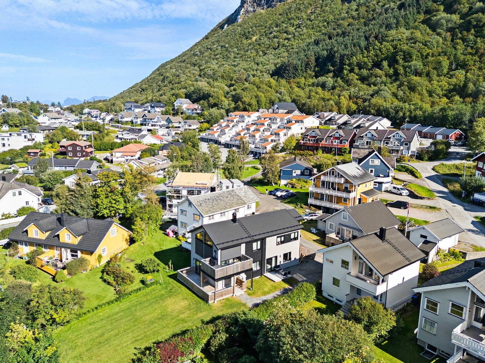 Velkommen til Demma 29 og en knallfin og ny 4-roms med plassering i 2.etg. Galleribilde