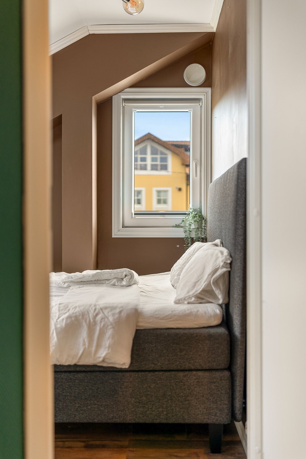 To vinduer på hovedsoverommet gir godt lysinnslipp. Galleribilde