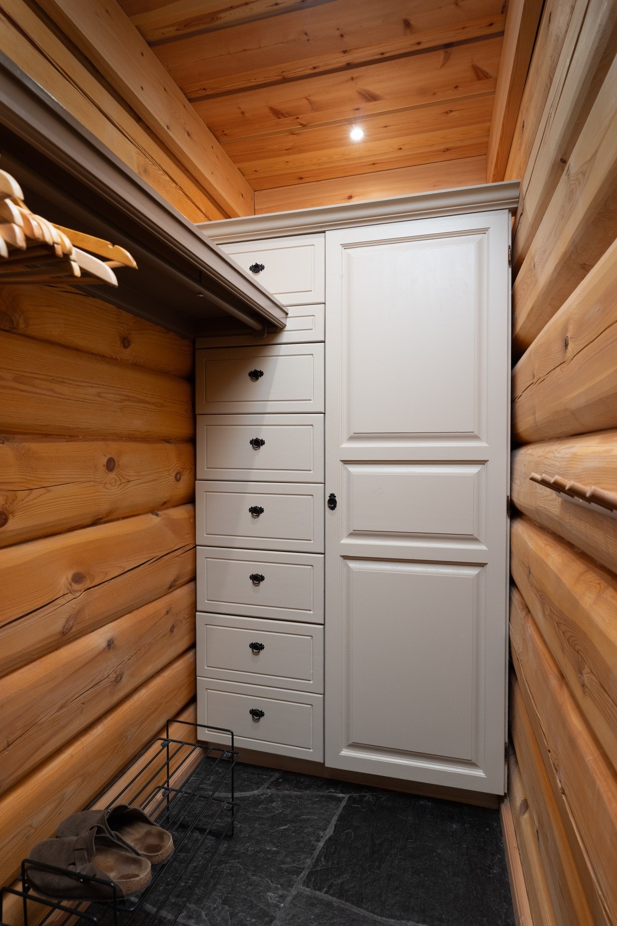 Garderobe. Galleribilde