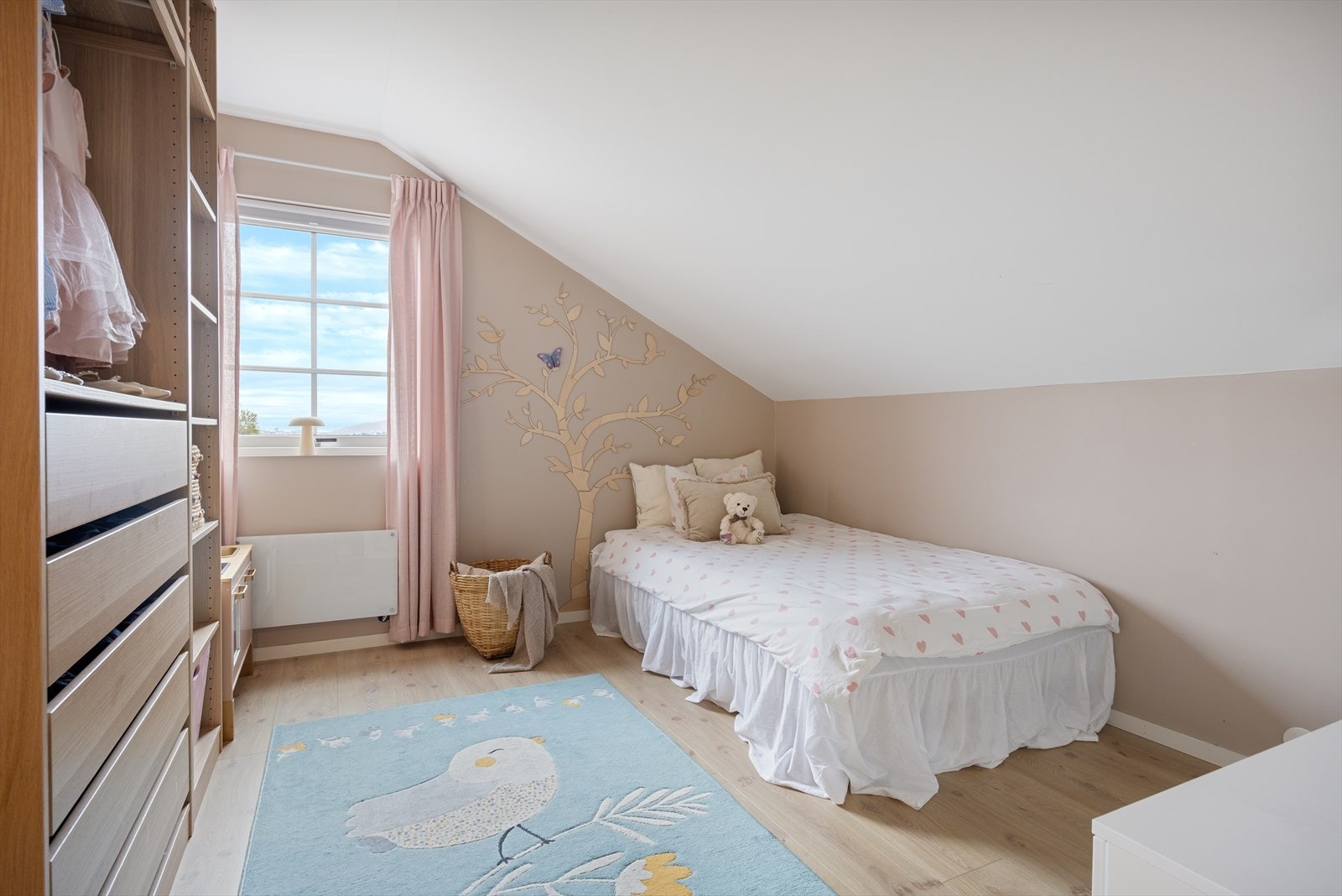 I denne etasjen har man to romslige soverom på hhv 8,4 og 8,5m² målbart areal. Galleribilde