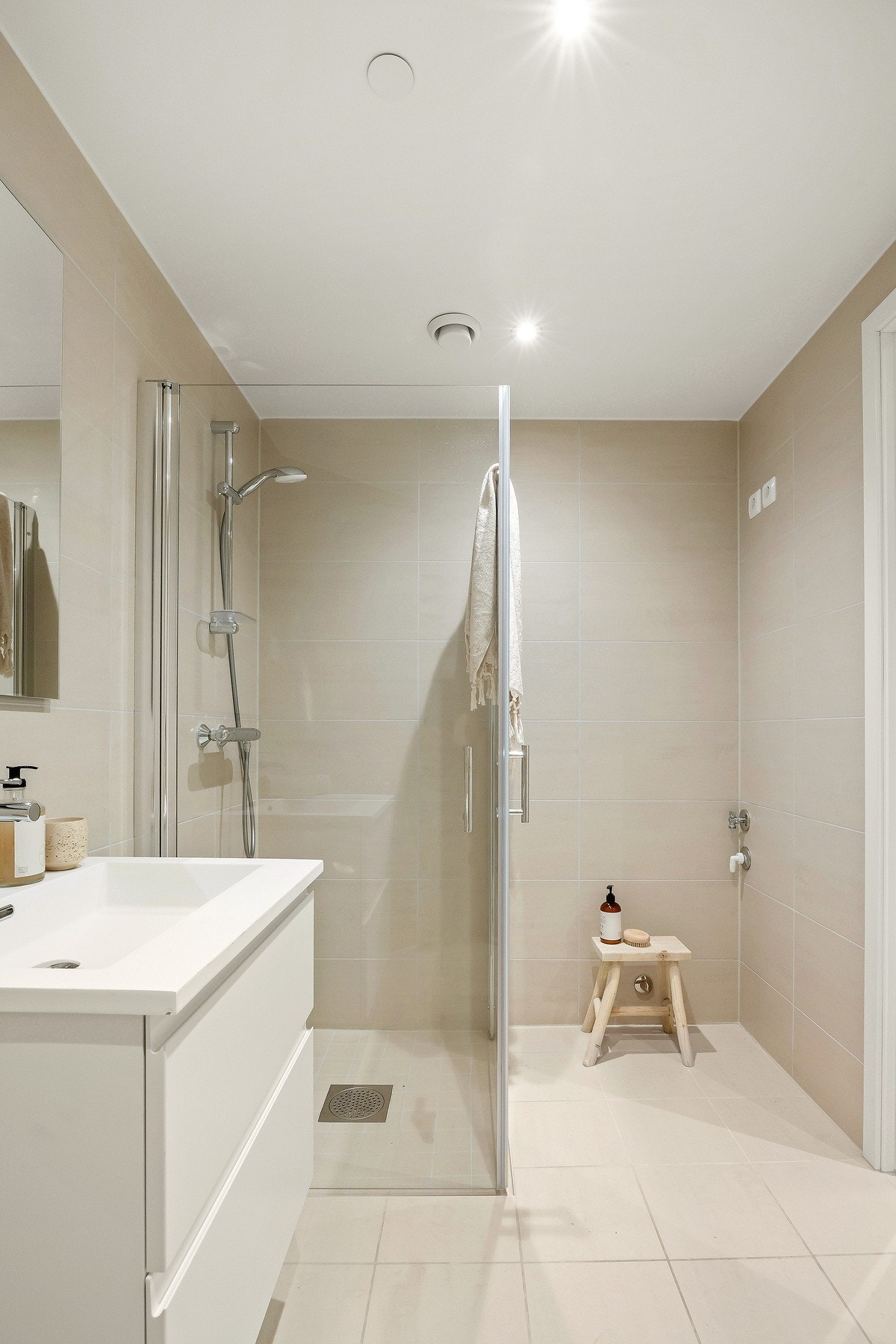 På dette badet er det opplegg for vaskemaskin Galleribilde