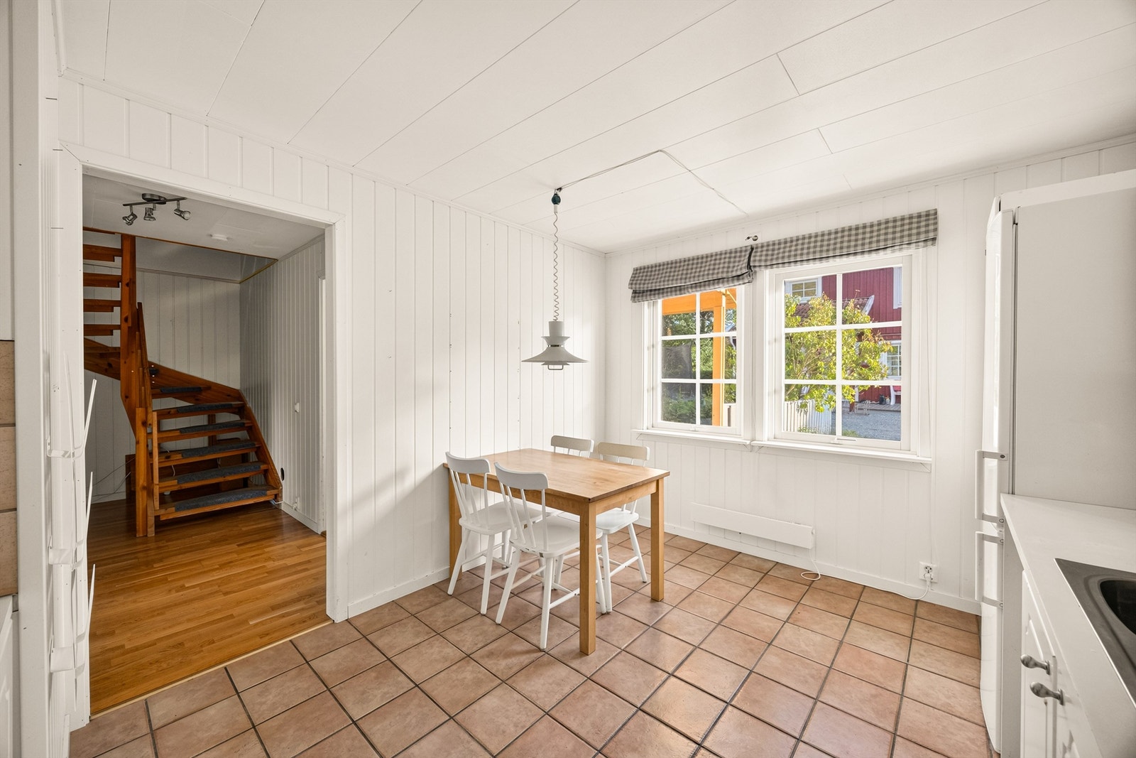 God plass til spisebord på kjøkken. Perfekt for barnefamilier. Galleribilde