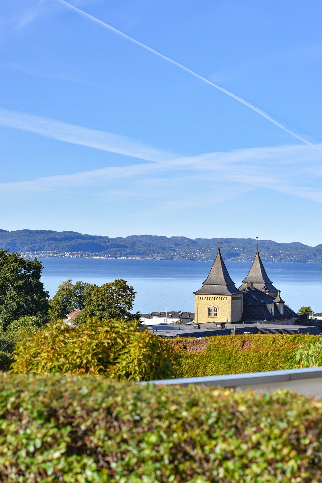 Et klassisk Refsnes-motiv, med utsyn mot både Refsnes Gods og Oslofjorden. Galleribilde