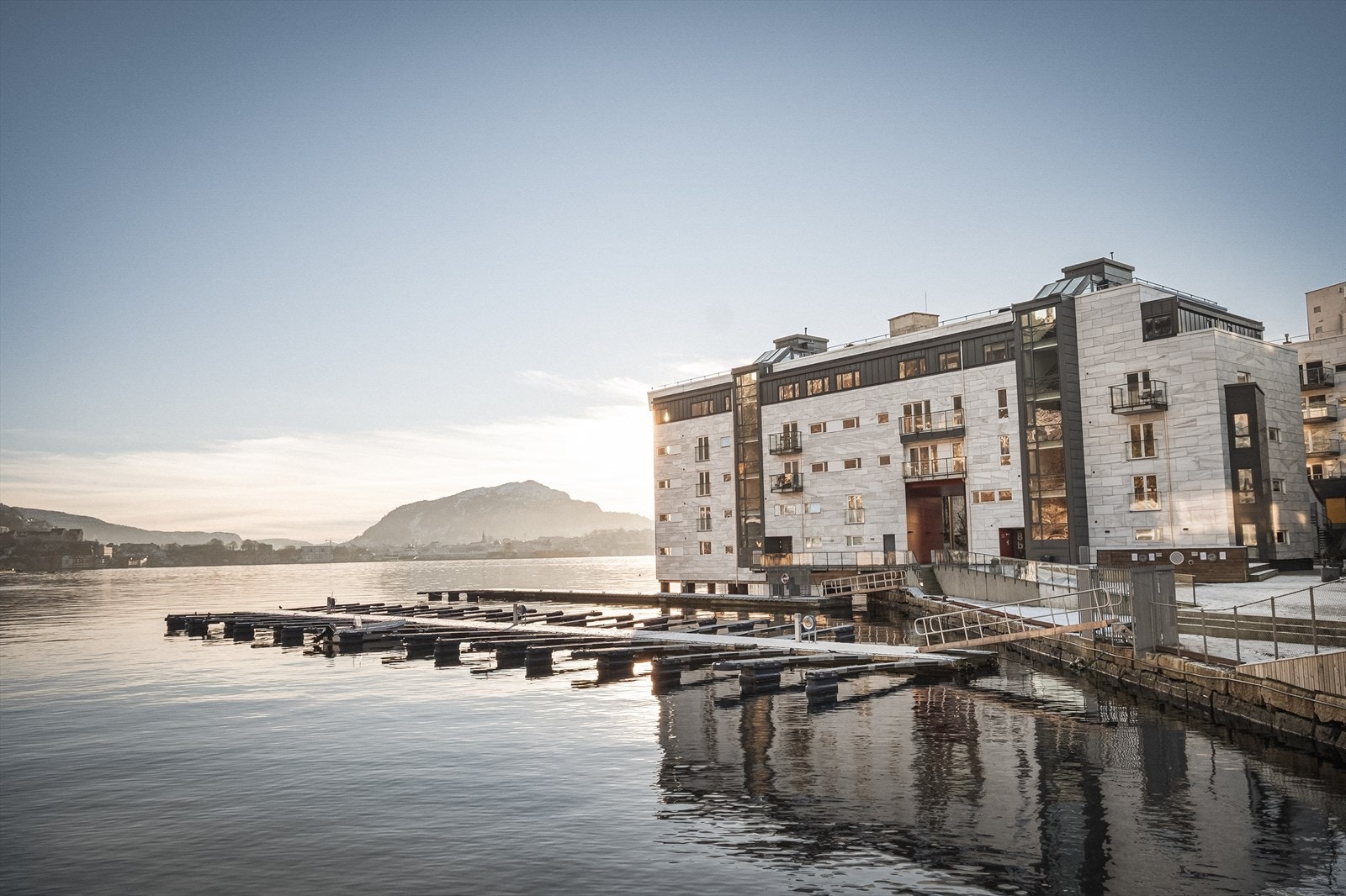Nydelig beliggenhet i sjøkanten. Galleribilde