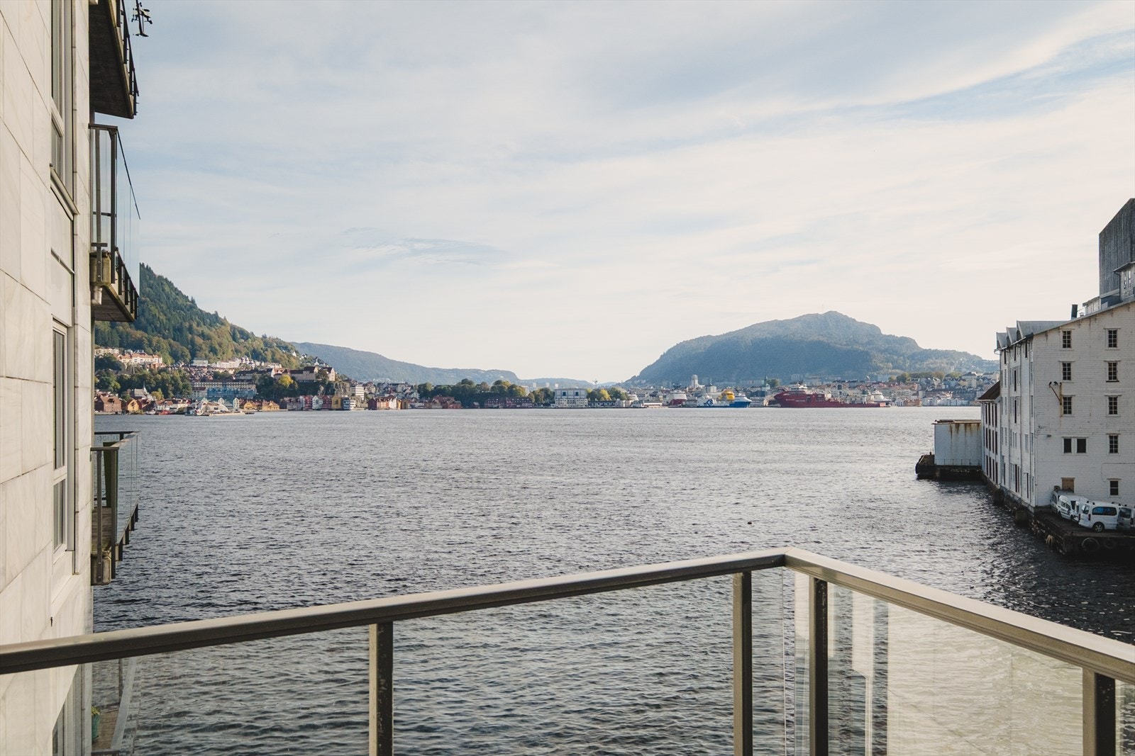 Drømmen om det gode liv i sjøkanten. Galleribilde
