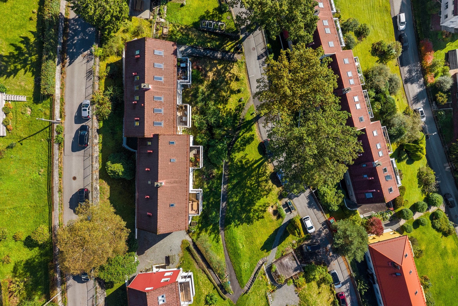 - Nydelig turterreng åpner seg like bak huset. Med kort vei opp til Montana har man mange fine turløyper, som f.eks. opp Ulriken, Sikksakken eller Landåsfjellet og videre til Nubben eller Nattlandsfjellet - Galleribilde