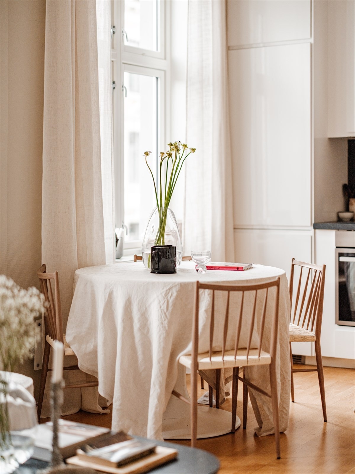 Perfekt for hyggelige sammenkomster, enten det er en rolig søndagsfrokost eller festlige middagsselskaper det inviteres til. Galleribilde
