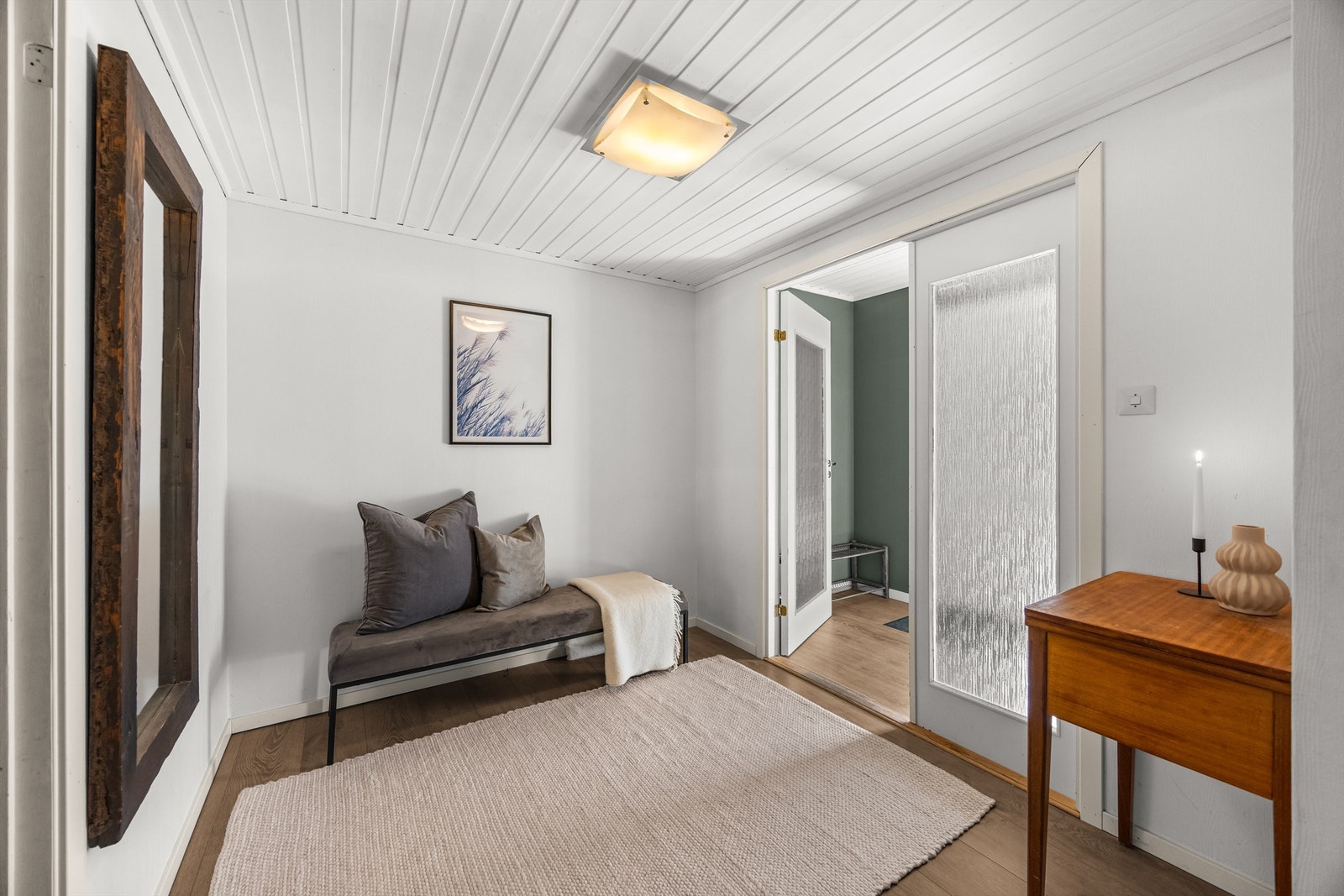 Gangen er lys og inbydende. Galleribilde