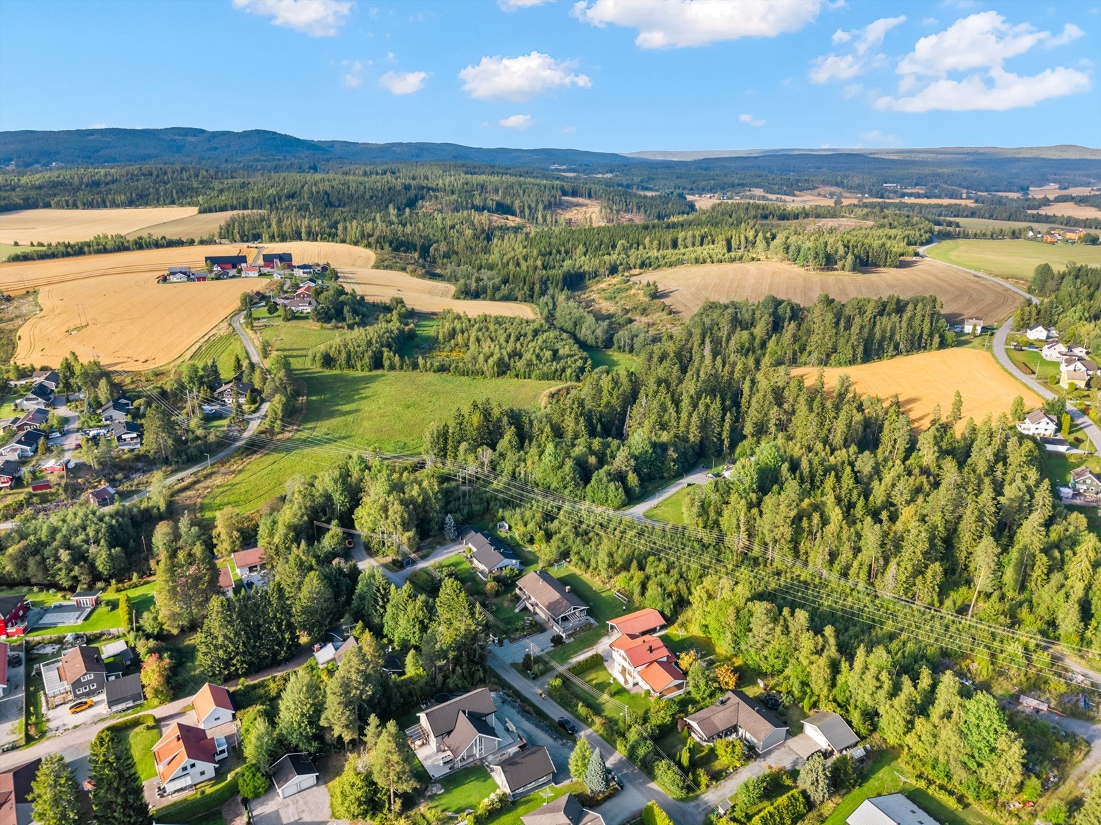Kort vei til Aursmoen skole (1-10 kl.), kun en 4 minutters kjøretur unna. Galleribilde