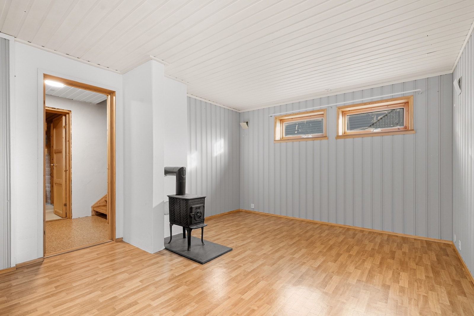 Kjellerstue. Rommet er ikke godkjent for varig opphold. Galleribilde
