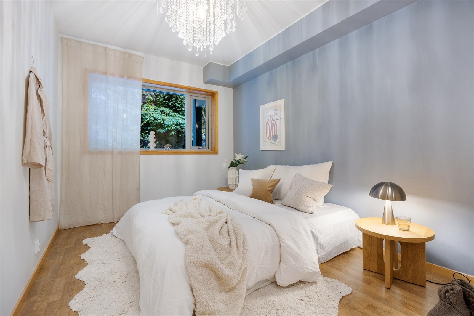 Hovedsoverommet måler 11,6m². Her er det god plass til dobbeltseng og nattbord. Galleribilde
