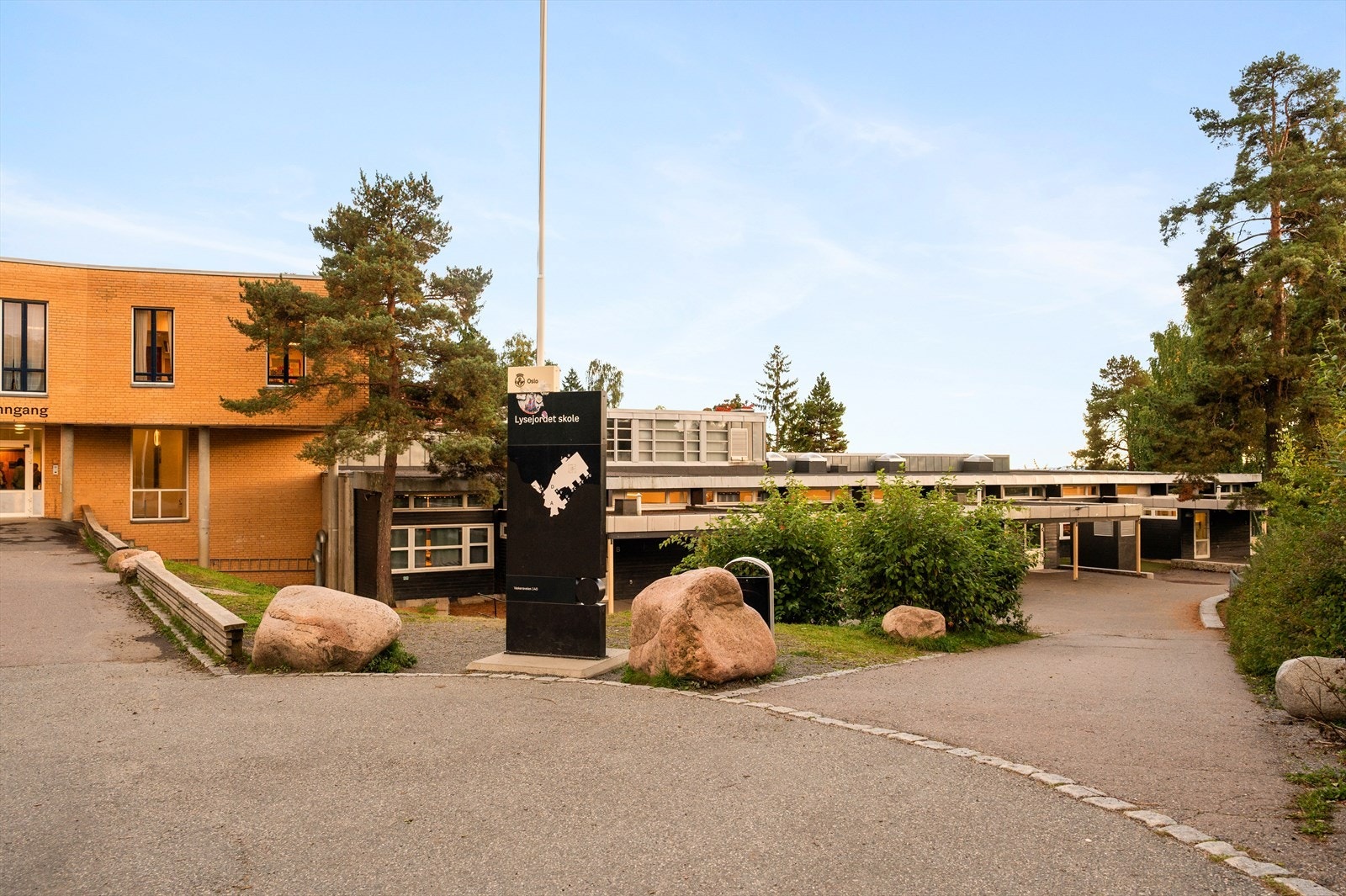 Kort vei til barnehage, skole og butikker. Galleribilde
