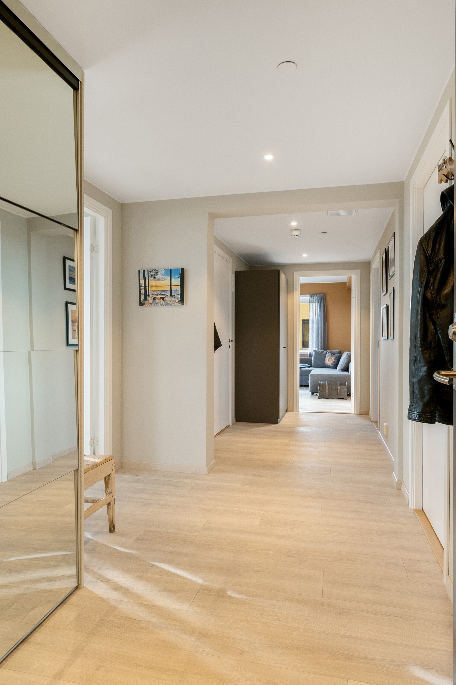 Lys og trivelig entrè Galleribilde