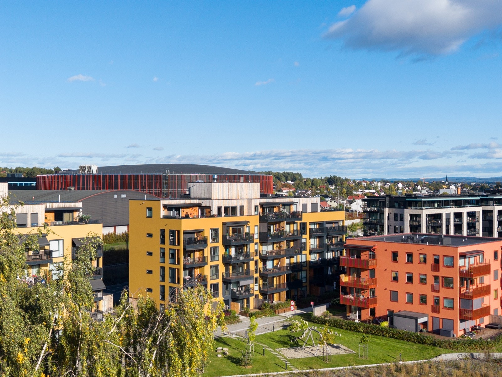 Moderne boligbygg oppført i 2024 med heis og parkeringsanlegg. Galleribilde