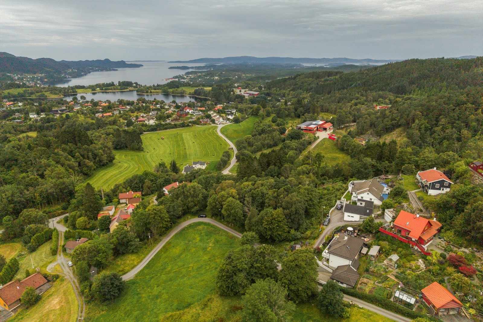 Velkommen til en hyggelig visning i idylliske omgivelser - Husk påmelding til megler! Galleribilde