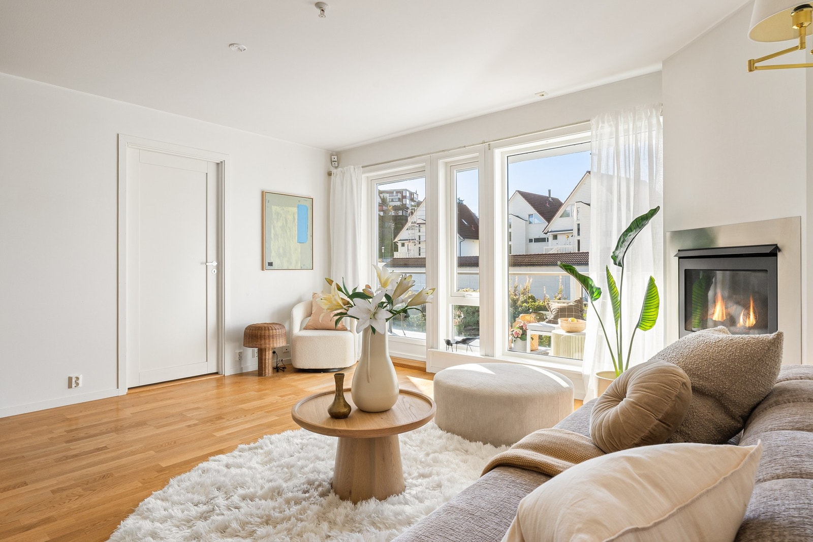 Planløsningen legger godt til rette for både hverdagsliv og sosiale sammenkomster. Galleribilde