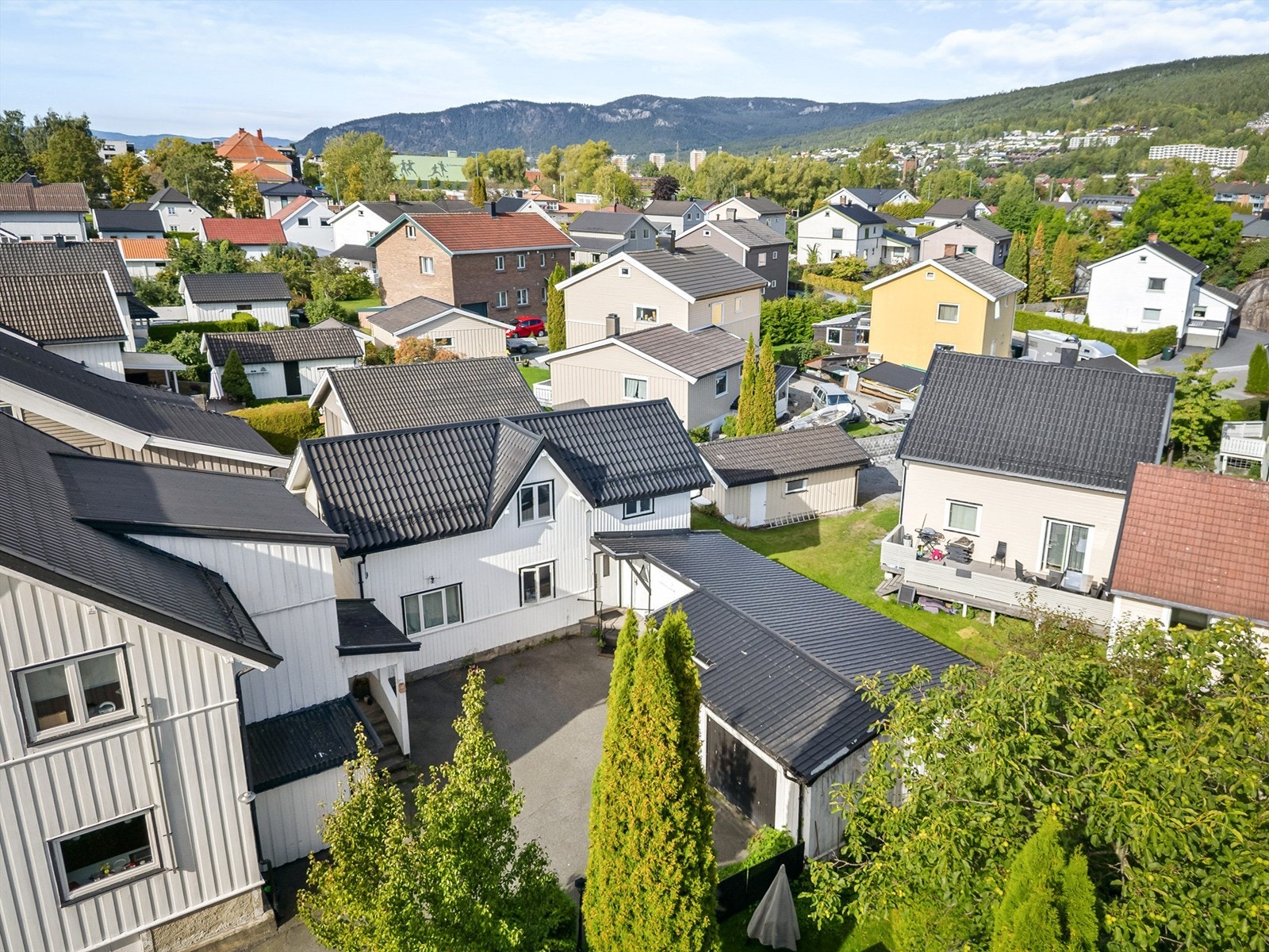 Hel tomannsbolig beliggende i populært boligområde på Åssiden med gangavstand til det meste. Fotograf: Stine Prøitz Jørgensen. Galleribilde