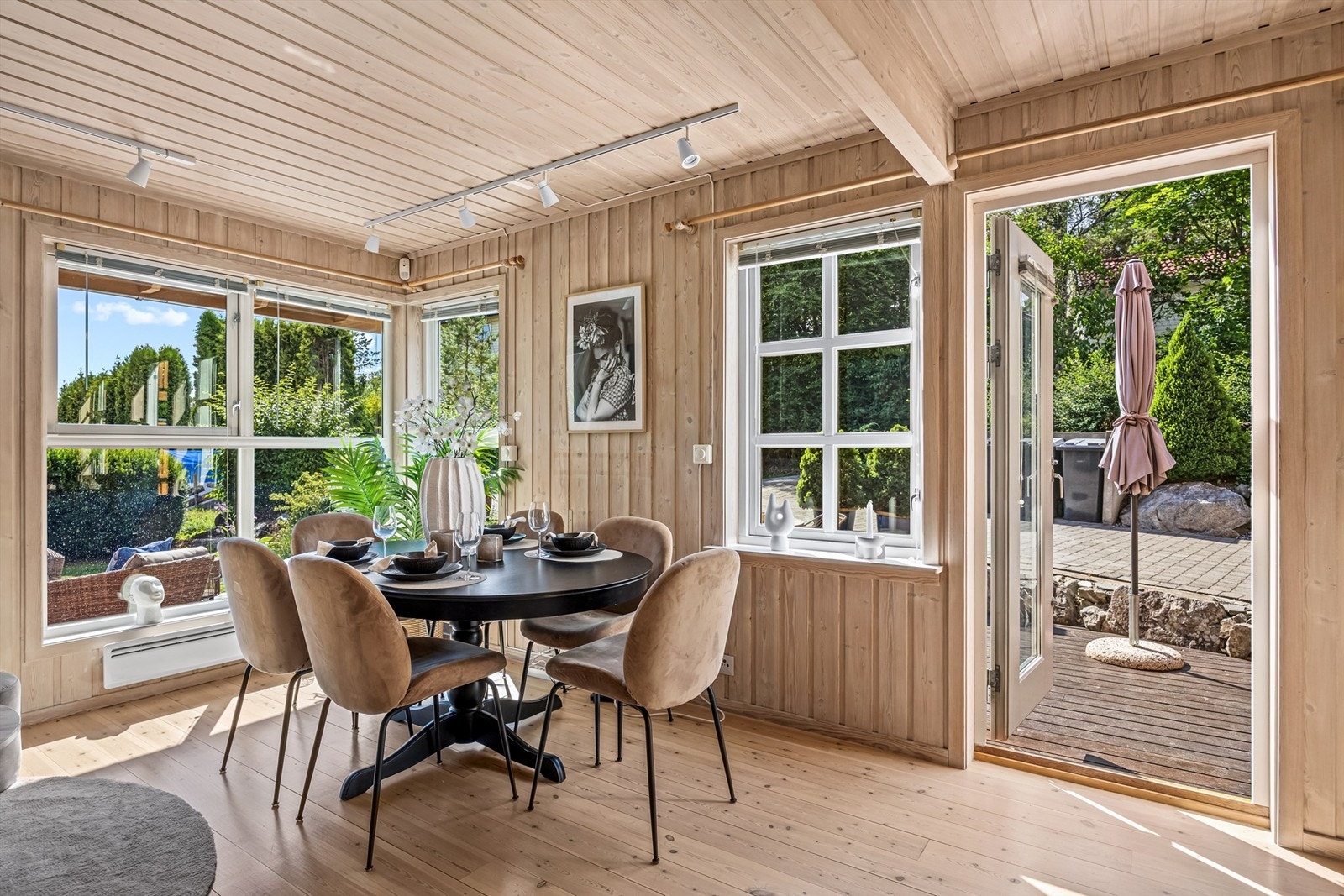 Her kan du innrede med stor spisebord eller TV-benk, alt etter ønske og behov. Galleribilde