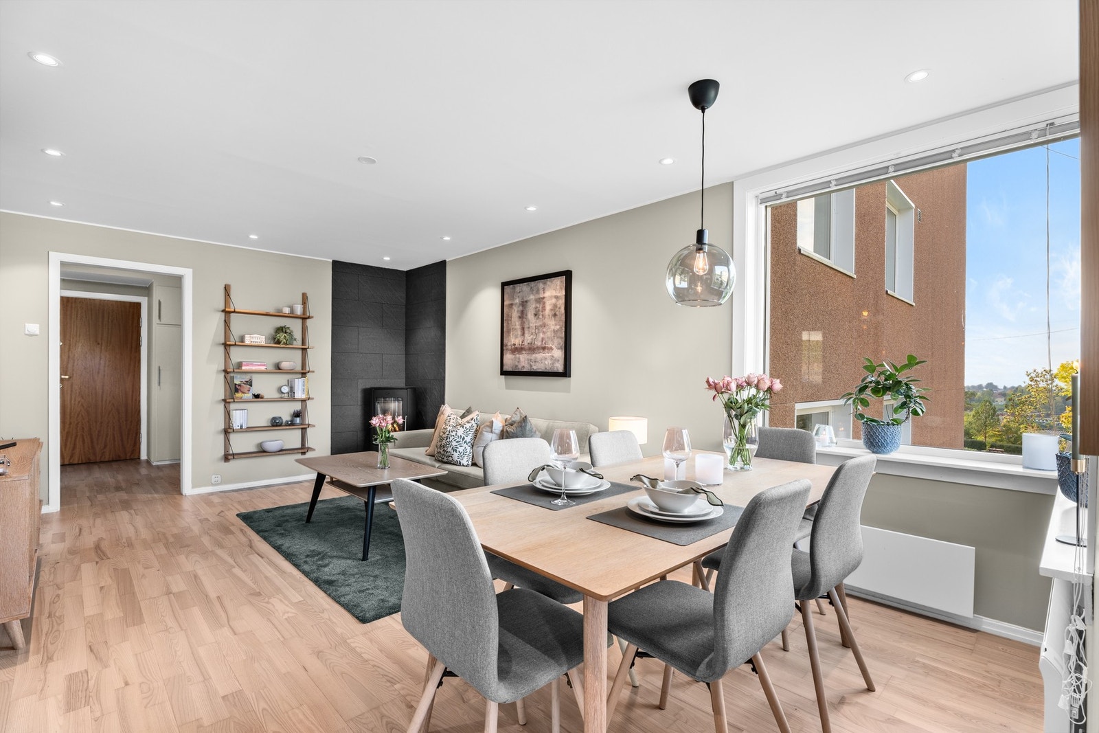 Leiligheten ble pusset opp i 2013, har parkett på gulvet og overflatene er malt opp i 2026. Galleribilde