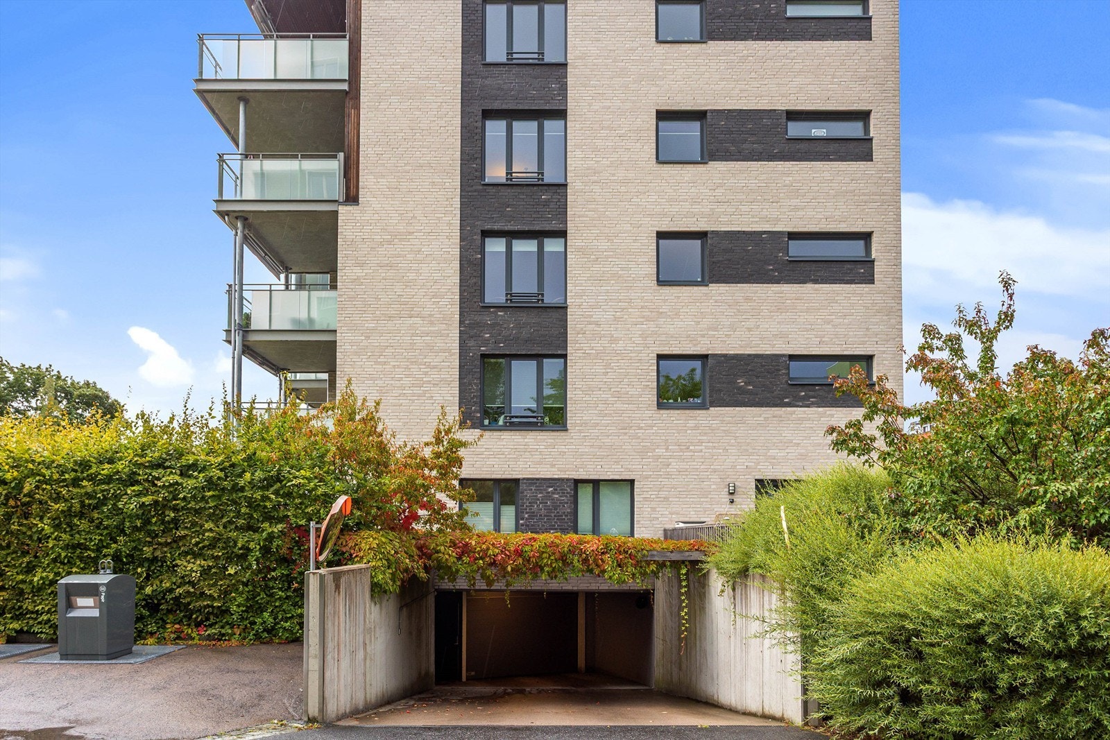 Direkte og enkel adkomst til det underjordiske garasjeanlegget. Galleribilde