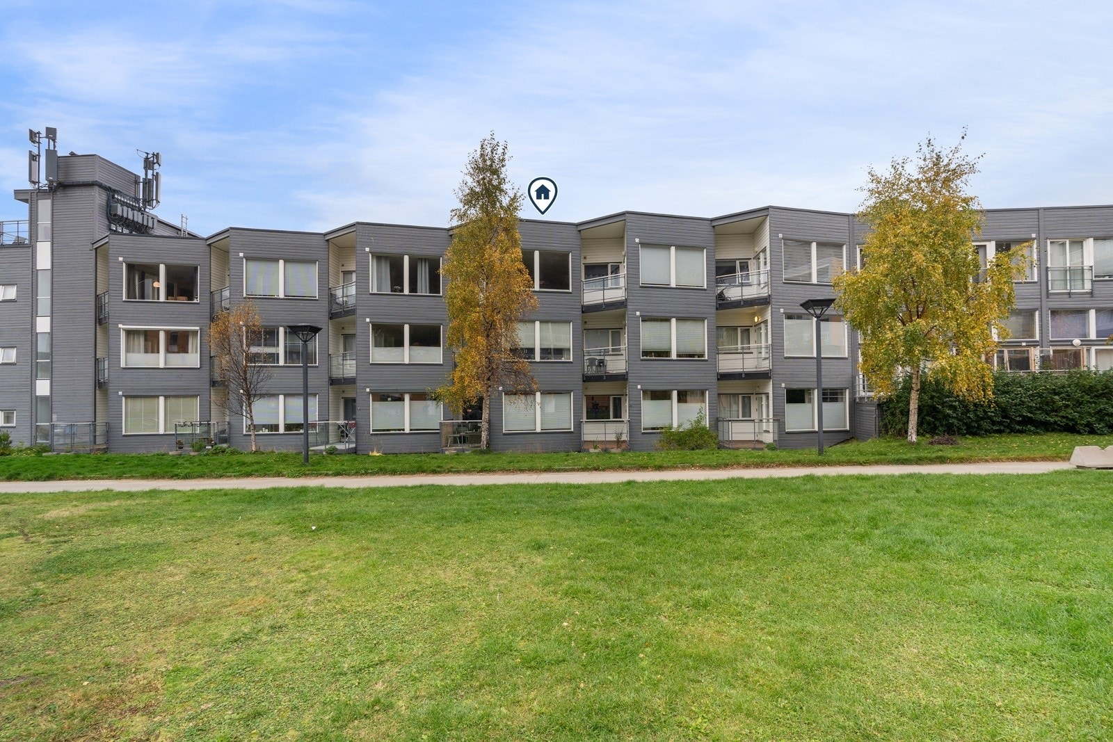 Utmerket beliggenhet i toppetasjen. Sameiet har felles takterrasse og sykkelparkering.