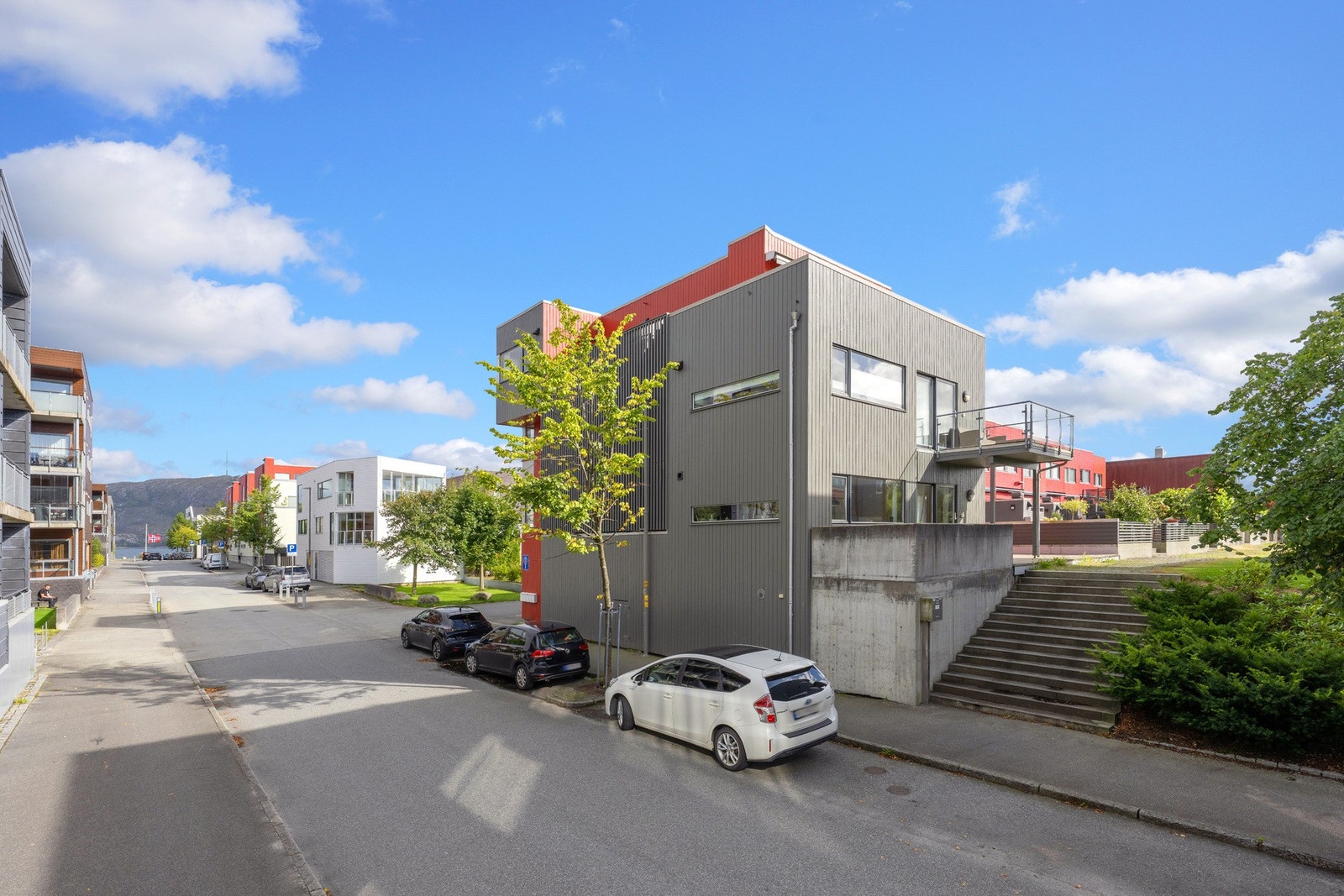 Leiligheten går over hele byggets toppetasje. Galleribilde