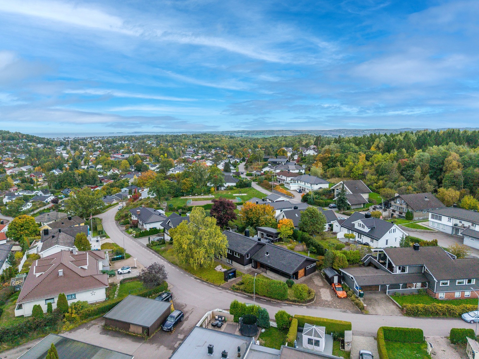 Mens dette bildet er tatt motsatt vei - flotte turområder i skogen rett på baksiden Galleribilde
