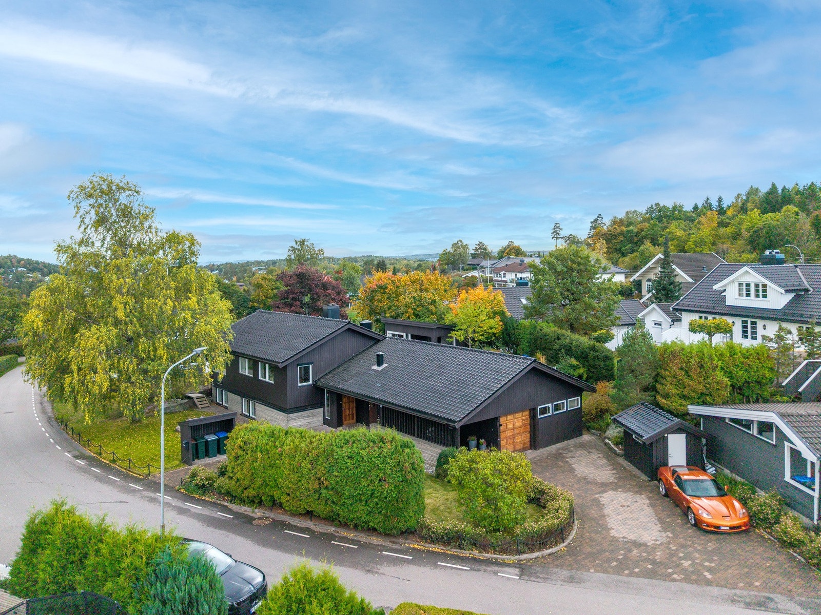 Velkommen til en arkitekttegnet enebolig på toppen av Laskenlia i Horten Galleribilde
