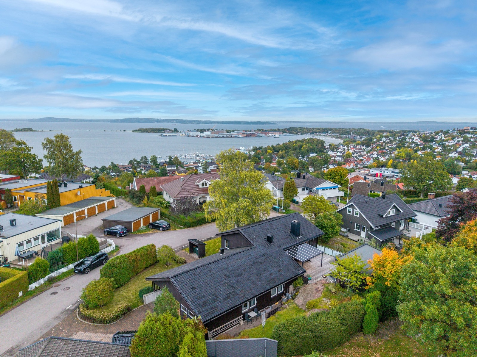 Tiurstien 26 har en attraktiv beliggenhet rett ved skogen Galleribilde