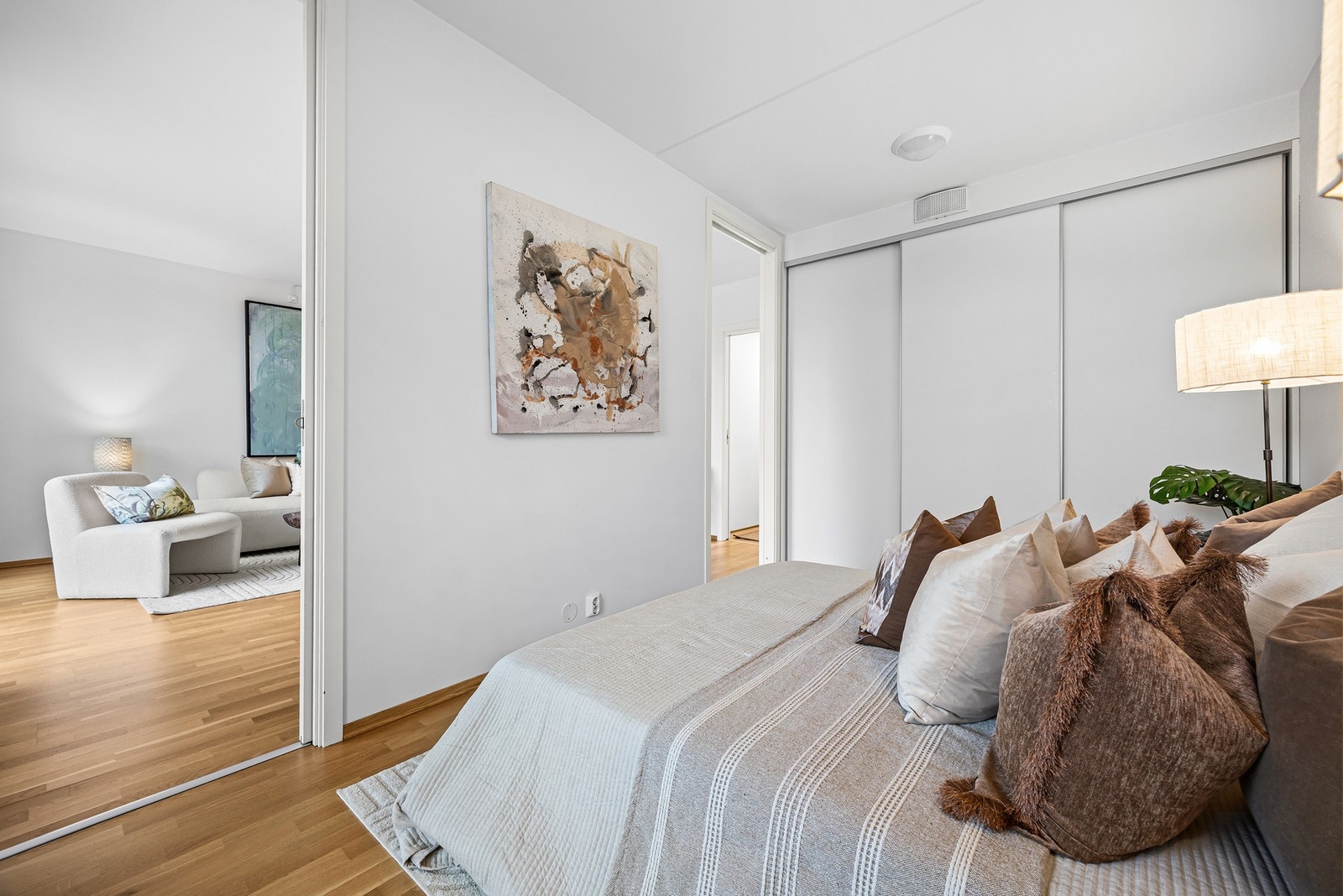 Rommet er av god størrelse og har plass til dobbeltseng. Galleribilde