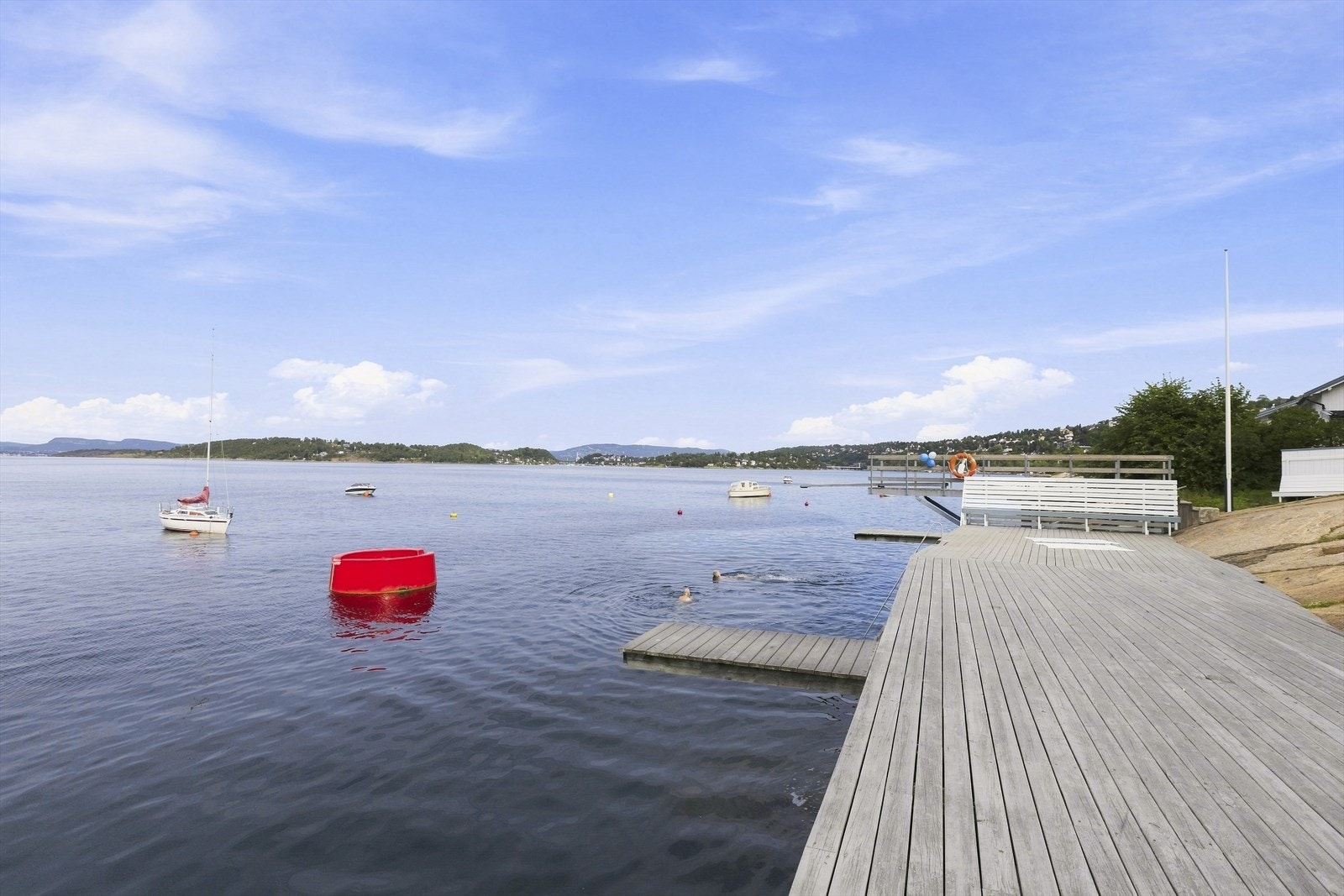 Sommeridyll på brygga. Galleribilde