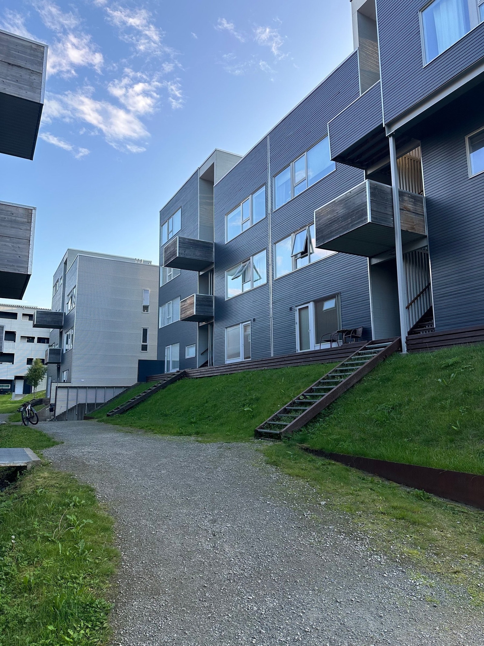 Inngang fra nedre side av bygget Galleribilde