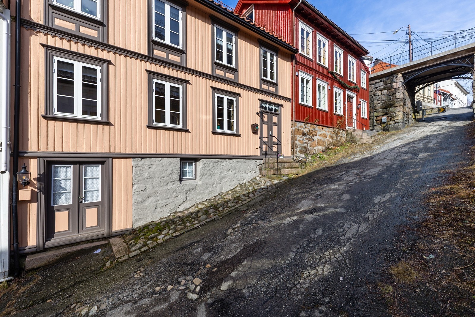 Fra Bendiksklev har du også inngang til kjelleren som både er romslig og funksjonell, med flere praktiske rom som kan tilpasses ulike behov. Galleribilde