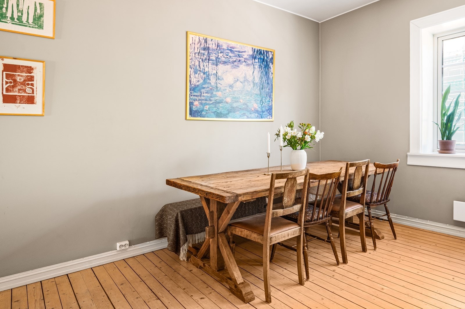 Her er det god plass til et romslig spisebord. Galleribilde